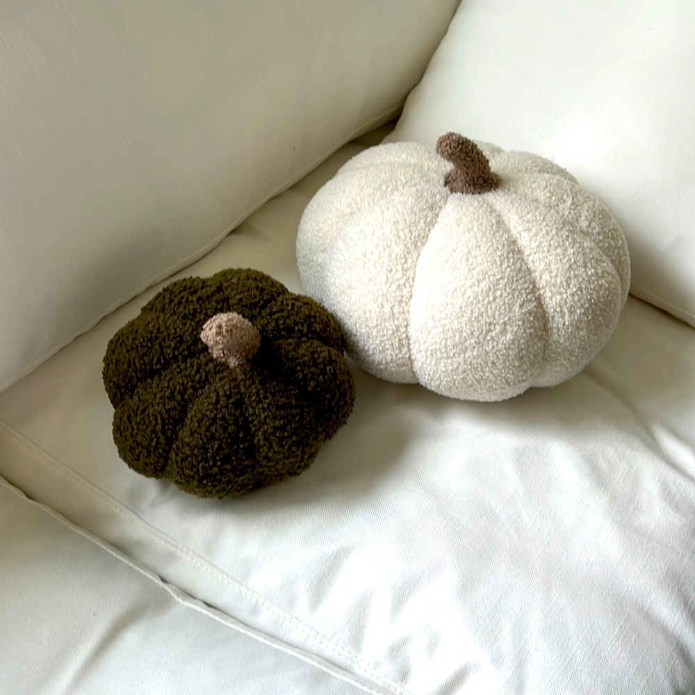 Décor stuffed pumpkin pillows